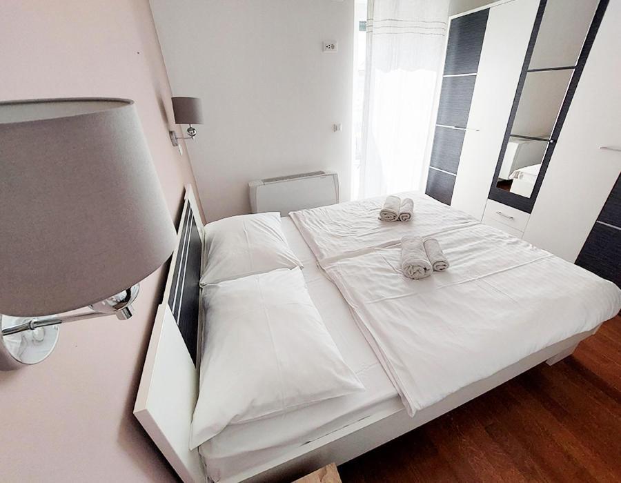 Queen Beach Apartments 宁 外观 照片