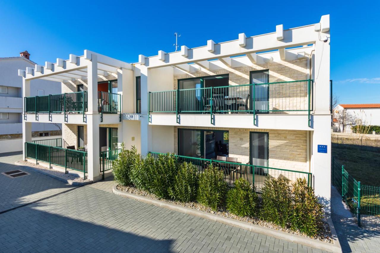 Queen Beach Apartments 宁 外观 照片