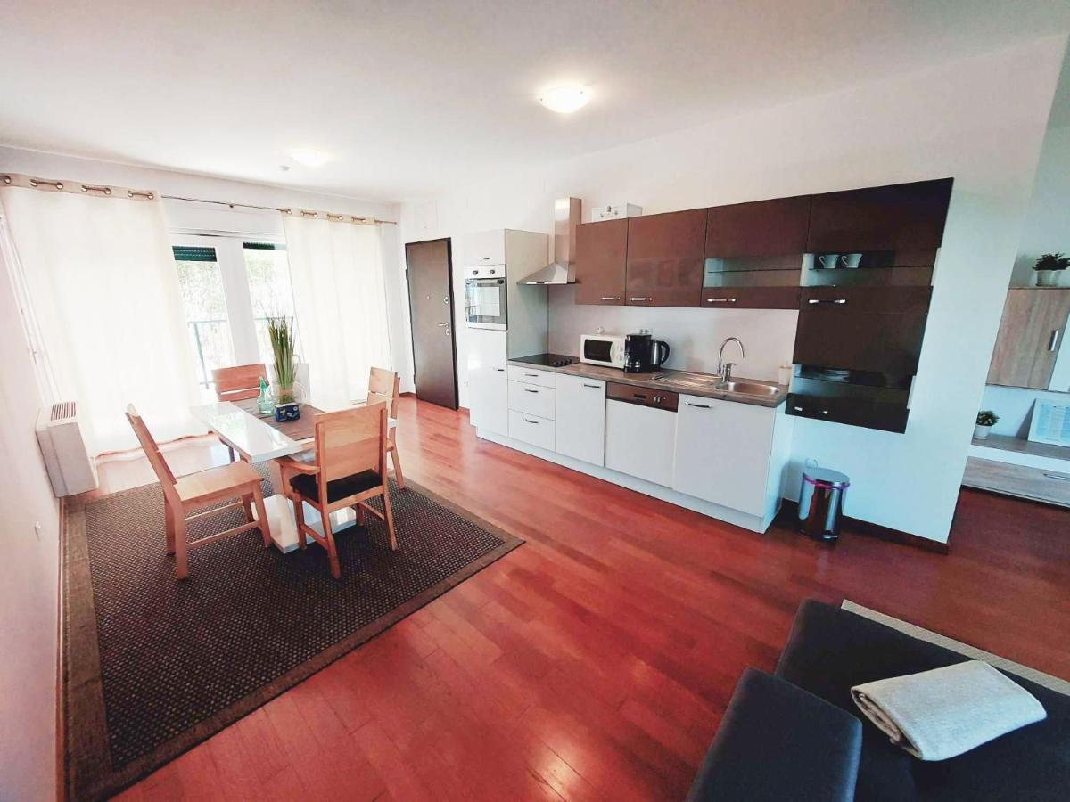 Queen Beach Apartments 宁 外观 照片